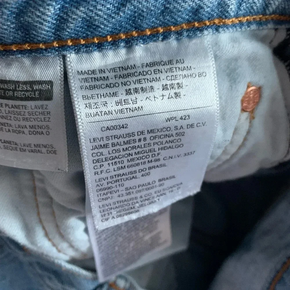 Levi’s 501 original straight button fly, distressed jeans 36 x 32.